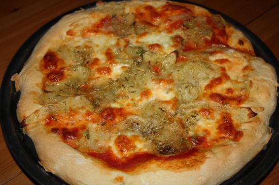 pizza-pommes-de-terre-mozzarella-et-romarin1